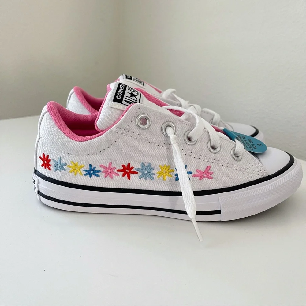NEW Converse Girls White Chuck Taylor All Star Embroidered Flower Sneakers 1